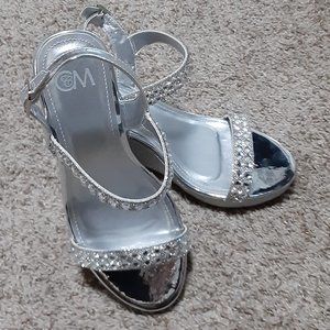 Women's Chelsea Moreland Faux Rhinestones Wedge Dressy Shoes Size 9W. NWOB.